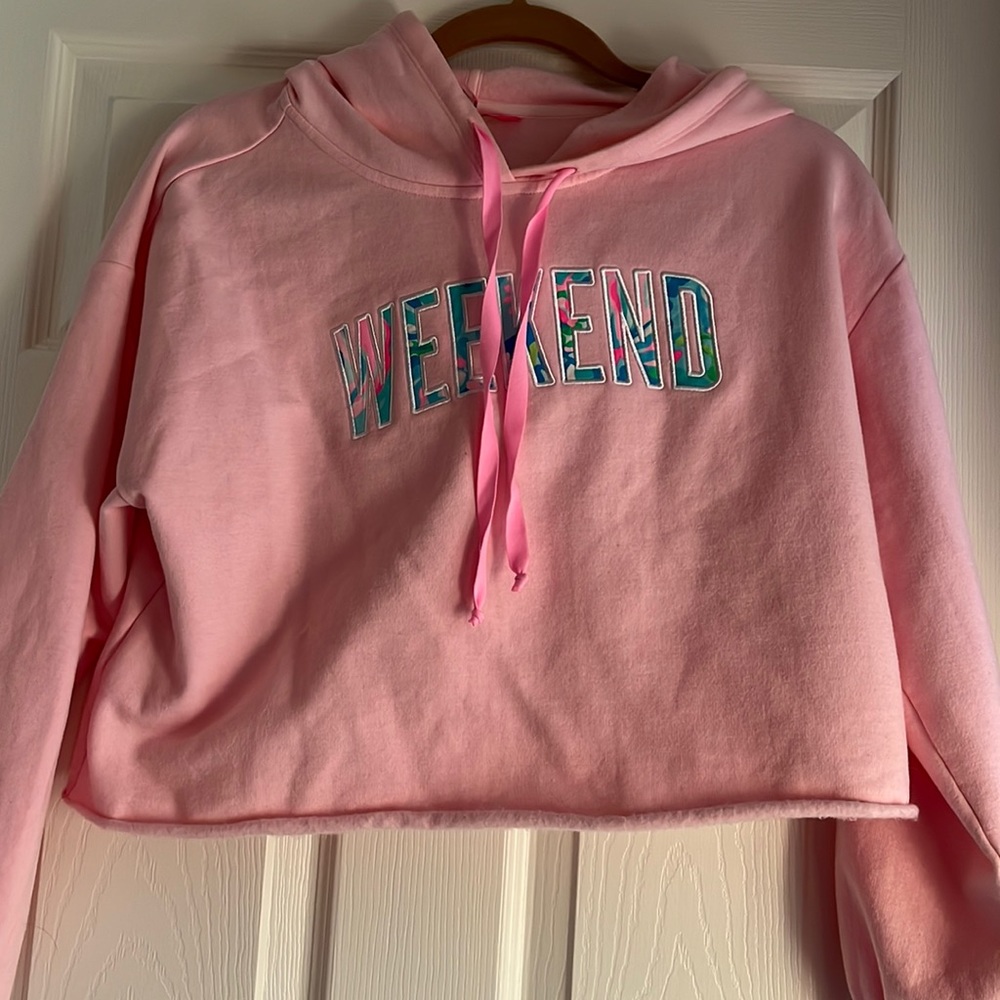 EUC Lilly Pulitzer Weekend Sweatshirt.